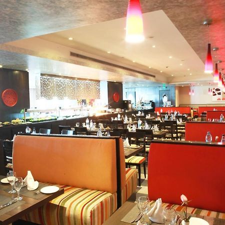 Hôtel Farah Casablanca Bagian luar foto The interior of a typical buffet restaurant