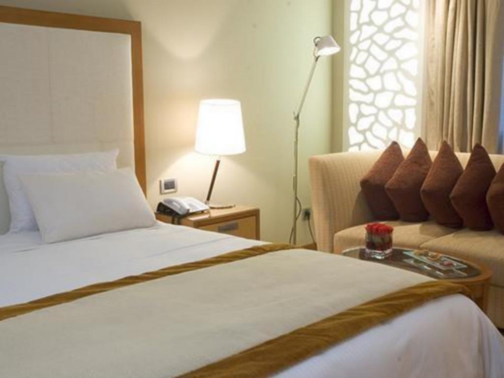 Hôtel Farah Casablanca Bagian luar foto A room at the hotel