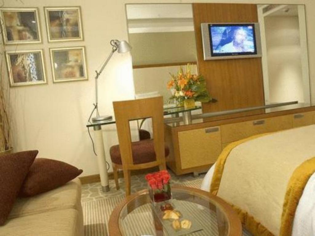 Hôtel Farah Casablanca Bagian luar foto A room at the hotel