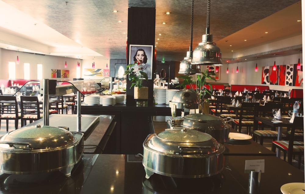 Hôtel Farah Casablanca Bagian luar foto The interior of the restaurant