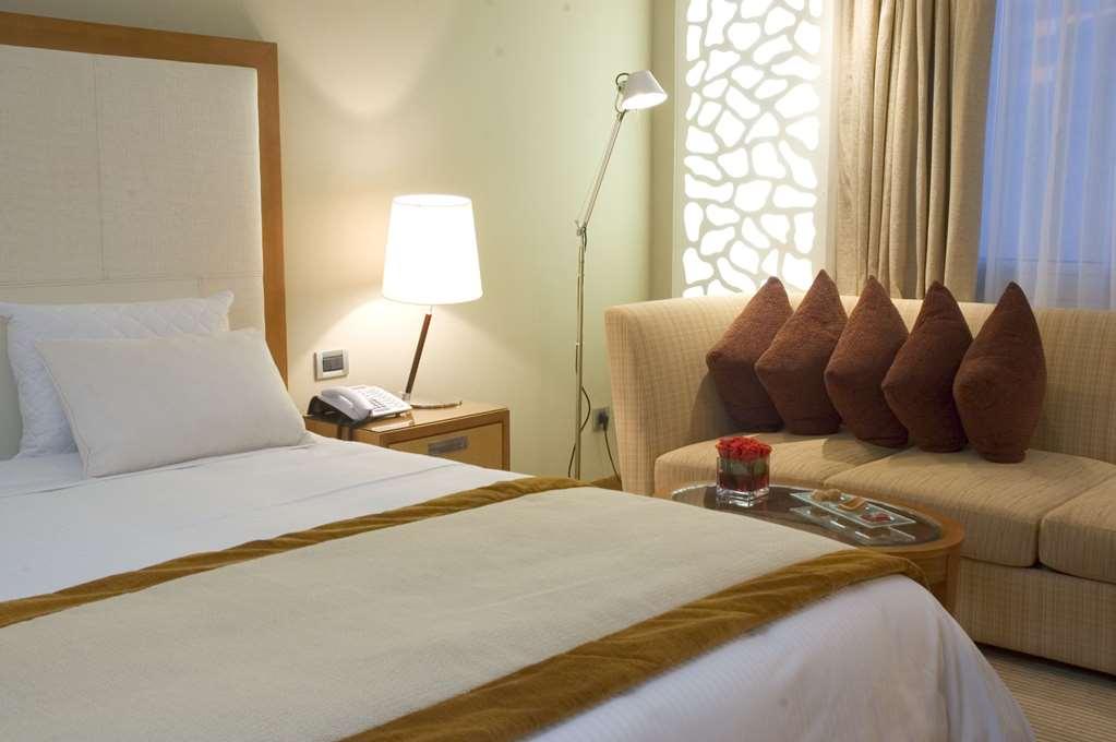 Hôtel Farah Casablanca Ruang foto A room at the hotel