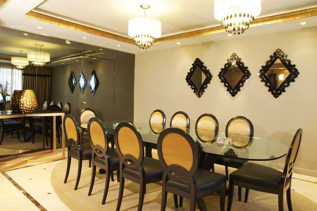 Hôtel Farah Casablanca Ruang foto A dining room