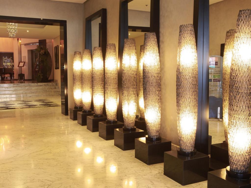 Hôtel Farah Casablanca Bagian luar foto The interior of the hotel