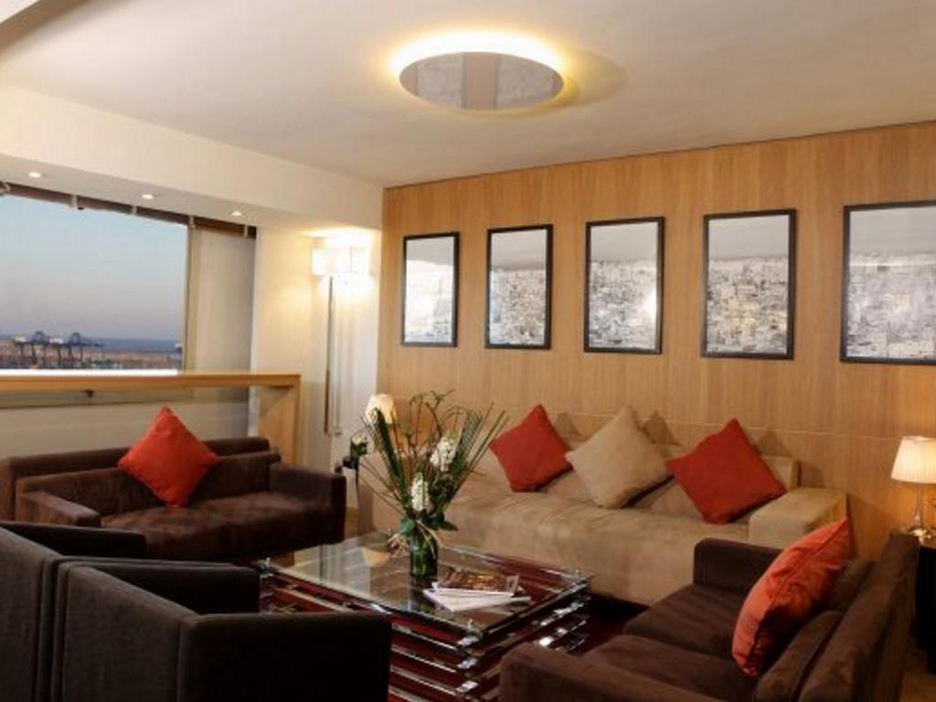 Hôtel Farah Casablanca Bagian luar foto The lounge at the airport