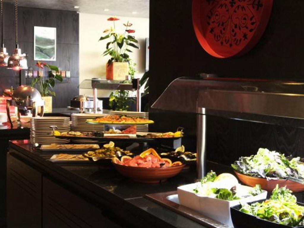 Hôtel Farah Casablanca Bagian luar foto A salad bar
