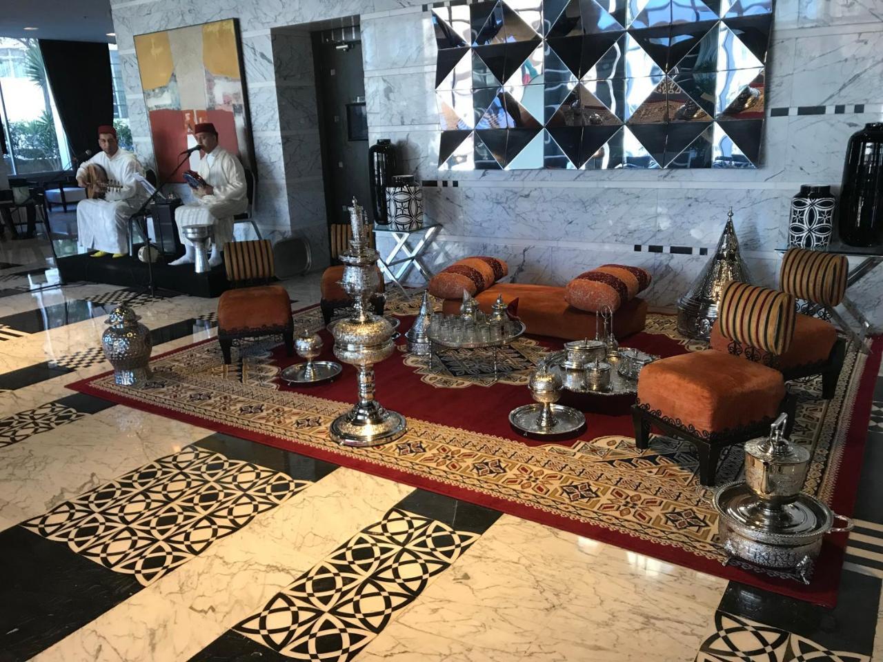Hôtel Farah Casablanca Bagian luar foto A shisha lounge at the Jumeirah Emirates Towers Hotel in Dubai