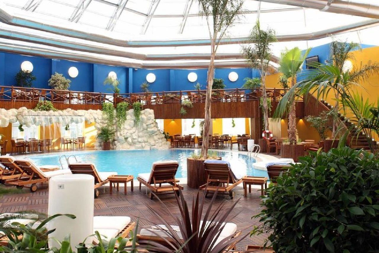 Hôtel Farah Casablanca Bagian luar foto The interior of the thermal spa